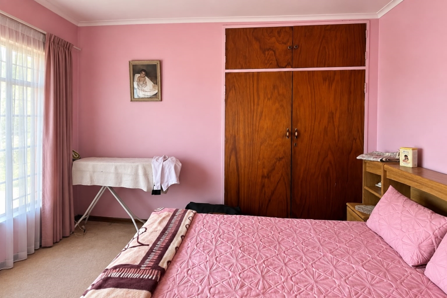 5 Bedroom Property for Sale in Meiringspark North West